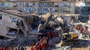 Sobe para 35 número de mortes em terremoto na Turquia