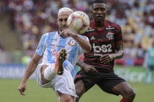 Flamengo empata e Botafogo perde na estreia do Carioca