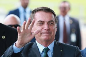 Bolsonaro vai à Praia Grande para almoço em Fortaleza de Itaipu