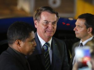 Bolsonaro diz que Podemos atua por banqueiros contra novo cheque especial