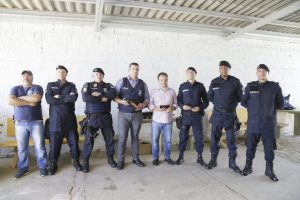 Prefeito Pábio Mossoró entrega armas não-letais para a Guarda Municipal