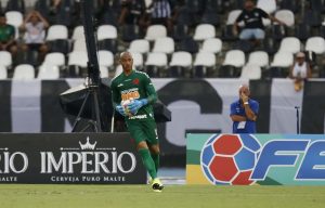 Goleiro de 18 anos faz história no Vasco e entra na lista da Copa Sul-Americana
