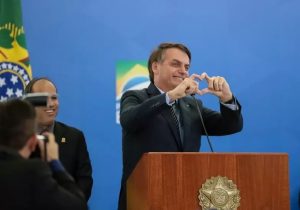 Em decreto, Bolsonaro declara trabalho da imprensa ‘essencial’ na crise