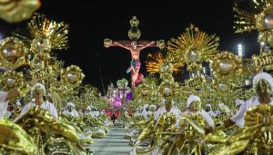 Carnaval: Bolsonaro e ministros criticam versão de Jesus Cristo apresentada pela Mangueira