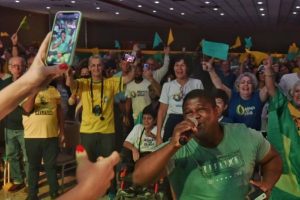 Em evento do Aliança, Bolsonaro diz que apoiador tem ‘8 arrobas’