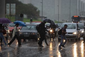 Defesa Civil emite alerta de chuvas fortes