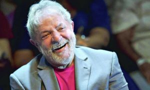 Lula com bens bloqueados é salvo por salário do PT