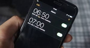 Hora no celular alterada confunde usurários