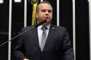 Bolsonaro nomeia Marinho no lugar de Canuto
