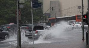 São Paulo tenta  neutralizar estragos das chuvas