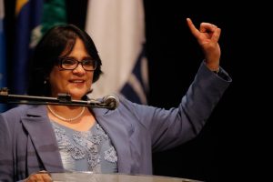 Senadora Damares Alves recebe alta após recaída de Herpes Zoster
