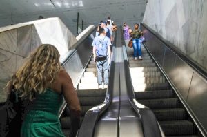 Escadas rolantes da rodoviária começam a operar