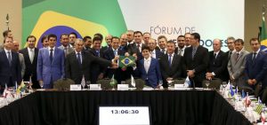 Rebelião de governadores escancara isolamento de Bolsonaro na crise
