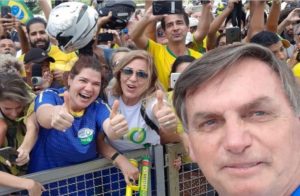 Bolsonaro ama seu país, seu povo e esta totalmente correto: Todos de volta ao trabalho