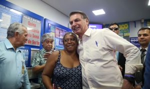 Bolsonaro diz no Twitter que garantirá abertura de lotéricas
