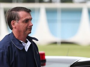 Bolsonaro descarta colapso na saúde e chama Doria de ‘lunático’