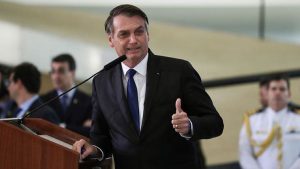 Decreto de Bolsonaro reduz farra do uso de aeronaves da FAB
