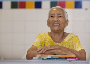 Dia da Mulher: Aos 87, Maria do Socorro Oliveira sofre com machismo, mas se alfabetiza