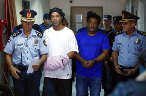 Advogado de Ronaldinho diz que houve desrespeito a prerrogativas processuais