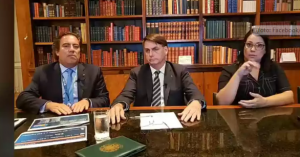 “Praticamente abriu todo o comércio”, diz Bolsonaro sobre Ibaneis