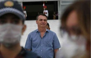 Bolsonaro anuncia contratação de mais de 3 mil médicos para postos de saúde