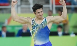 Arthur Nory e mais 13 campeões pan-americanos homenageiam profissionais da saúde