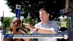 GLOBO LIXO – Mulher toma microfone das mãos do repórter e grita “Bolsonaro tem razão”!