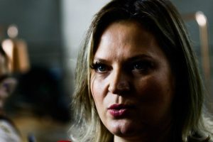 VÍDEO: Joice diz que Bolsonaro colabora com a corrupção no país e o Brasil está e luto