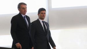 Bolsonaro ameaçou demitir Moro caso não concordasse com troca na PF
