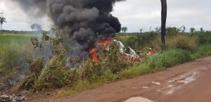 Avião cai e explode na BR-135 no Maranhão