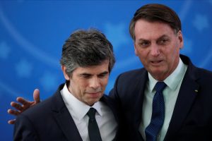 Apoiadores de Bolsonaro pedem demissão de ministro da Saúde de novo