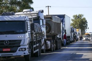 Caminhoneiros pedem congelamento do diesel para cálculo da tabela do frete