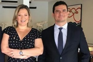 MORO NÃO É JOICE/ JOICE NÃO É MORO