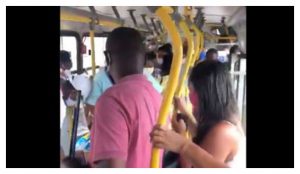 BA: passageiros agridem e expulsam mulher de ônibus por ela não usar máscara