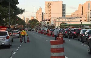 Prefeitura de SP suspende bloqueios de trânsito para incentivar isolamento