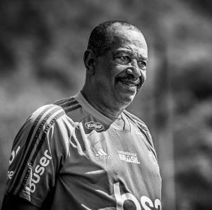Jorginho, massagista do Flamengo há 40 anos, faleceu hoje vítima da Covid-19