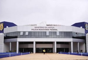 Bolsonaro exonera diretor-geral da PRF