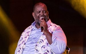 Cantor Péricles é hospitalizado com infecção urinária em São Paulo