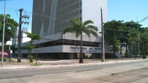 Operação da PF mira compra de respiradores para Covid-19 na prefeitura de Recife