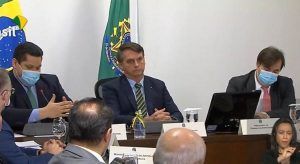 “Alguém está achando que eu sou um rato para entregar meu celular?”, diz Bolsonaro sobre investigação de fake news pelo STF