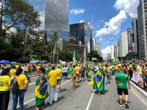 Justiça proíbe manifestações simultâneas de grupos contrários na Avenida Paulista
