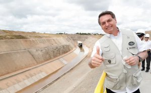 Bolsonaro inaugura trecho da transposição do São Francisco no Ceará