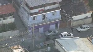 Polícia faz buscas na casa de parentes de Queiroz em BH