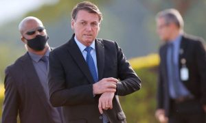 Infectado, Bolsonaro fez o que tem pregado há meses: tomou cloroquina