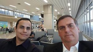 Assessor de Bolsonaro aparece na lista de investigados pelo Facebook