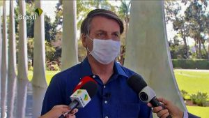 Após contato com Bolsonaro, CNN e Record afastam repórteres presentes em entrevista