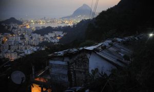 Pesquisa em comunidade do Rio avalia contaminação do ar e esgoto