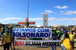 Apoiadores de Bolsonaro pedem “Fora Gilmar Mendes!” em ato na Esplanada dos Ministérios