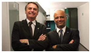 Bolsonaro sonda Major Vitor Hugo para Ministério da Educação
