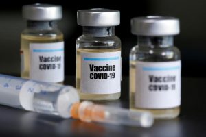 Vacina de Oxford mostrou-se segura e estimula produção de anticorpos